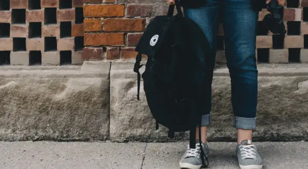Czy szkoła ma prawo ingerować w ubiór ucznia? Poznaj swoje prawa